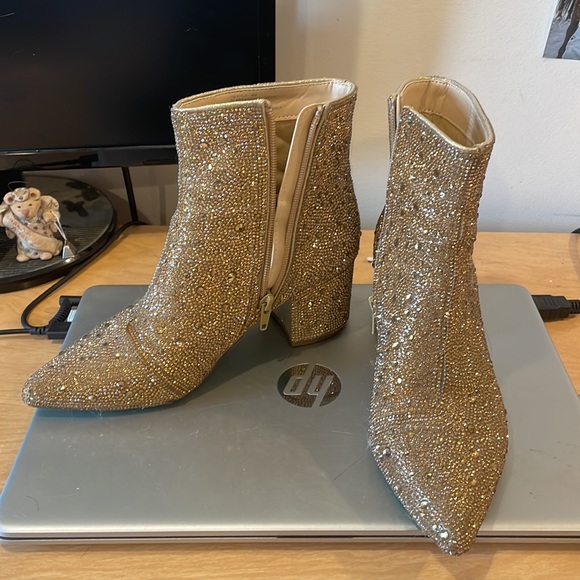 Betsy’s Johnson Gold Sequin Sparkly Short Boots Ladies size 6 - Picture 3 of 7